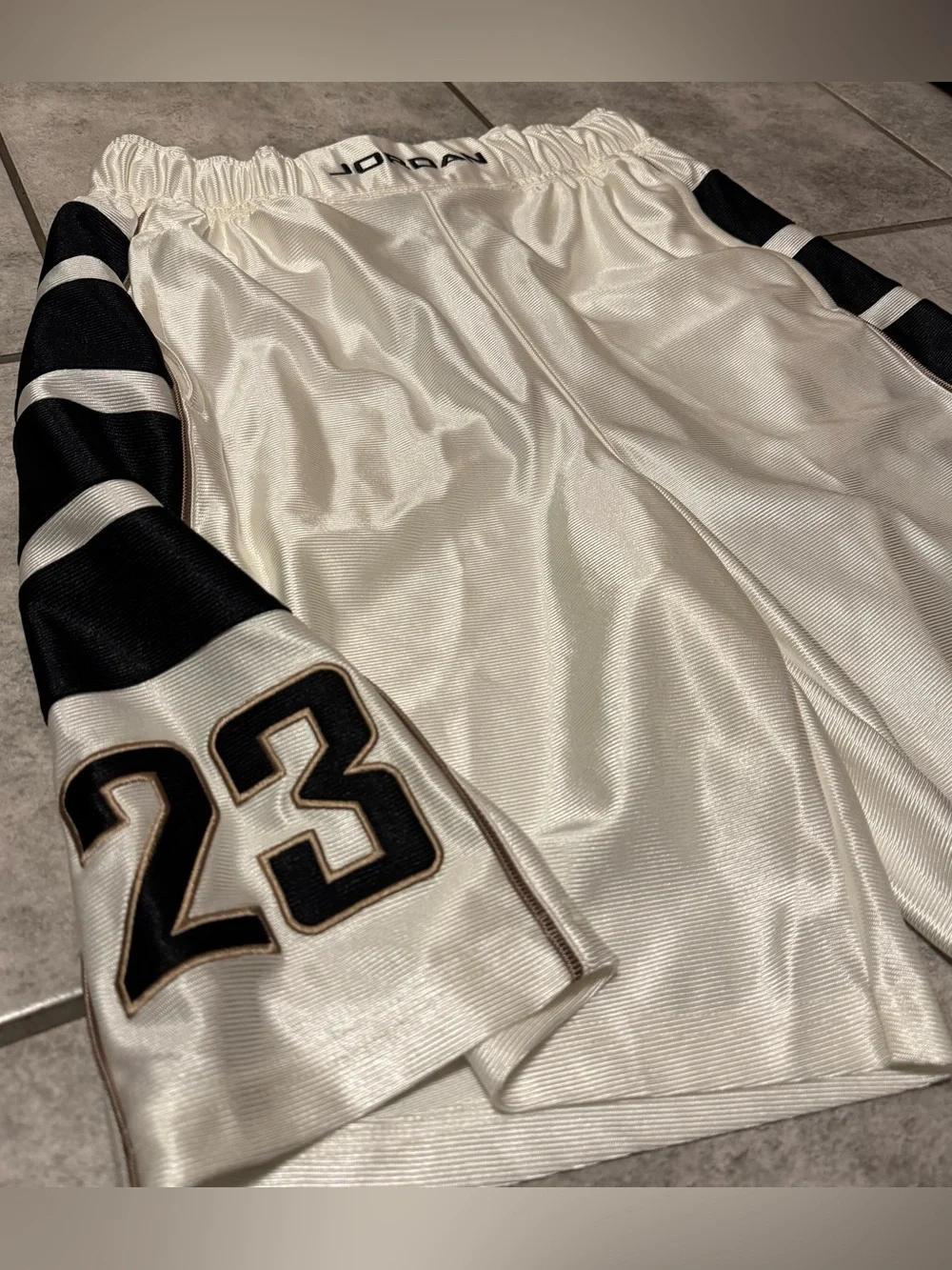 Jordan Brooklyn Cat Scratch Shorts Sail/Black Mens Size Small NWT